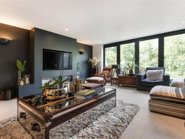 House for sale in Broadwater Down, Sandown Park