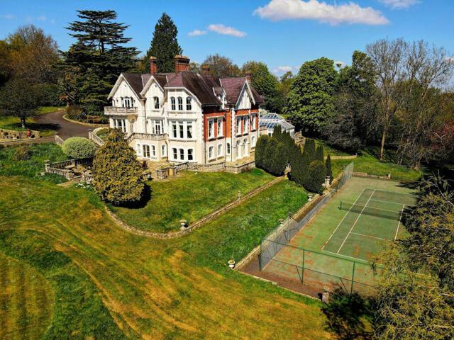 House for sale in Caterham Valley, Hillview