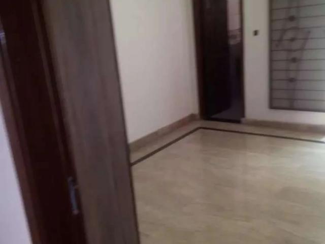 House for sale in عُمر بلاک, لاہور ڈویژن