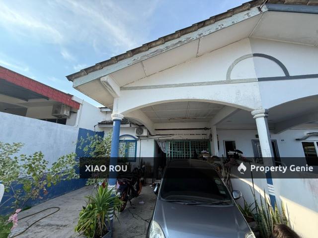 Terraced House for sale in Malaka