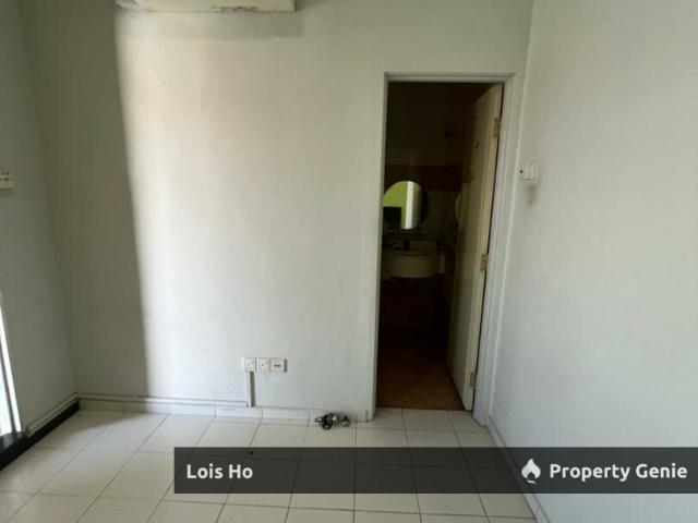 Terraced House for sale in Malaka