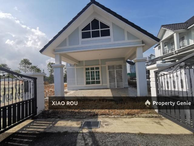 Bungalow for sale in Malaka