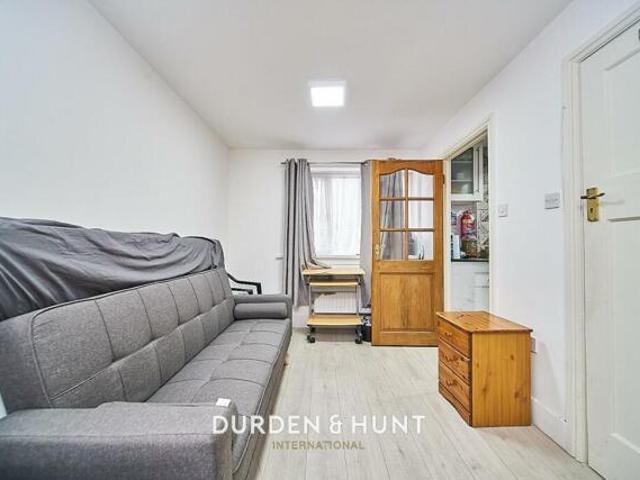 Apartment for sale in Chingford, Waltham Abbey