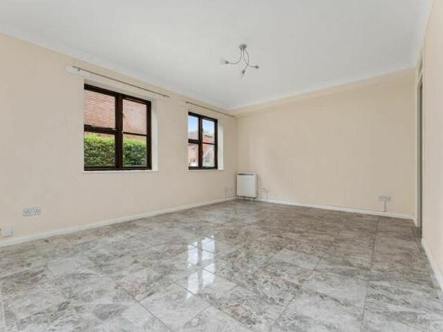 Apartment for sale in Croydon, Beddington