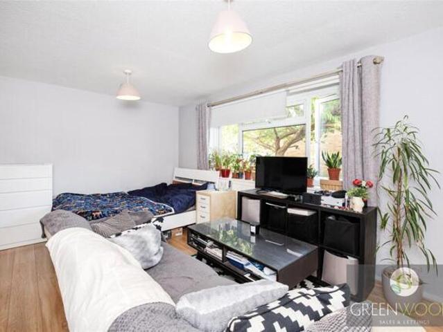 Apartment for sale in Lyons, Greater London
