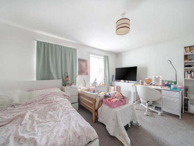 Apartment for sale in Norbiton, Greater London