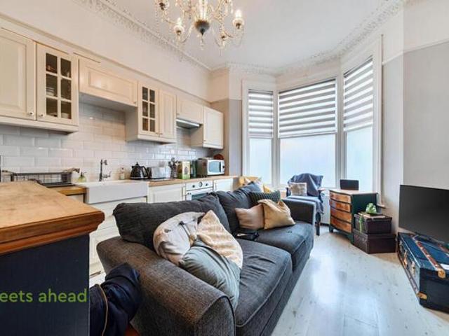 Apartment for sale in London Borough of Croydon, Upper Norwood