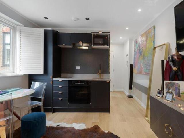 Apartment for sale in Putney, Greater London