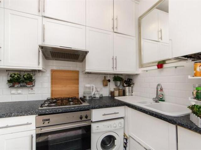 Apartment for sale in Shepherd's Bush, Greater London
