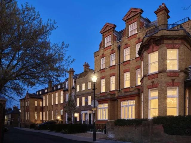 Apartment for sale in Kew, Greater London