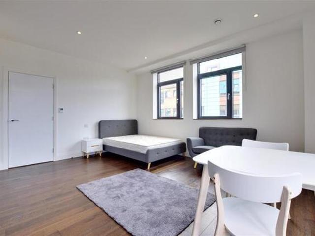 Apartment for sale in Uxbridge, Cowley