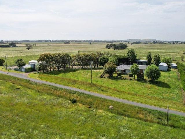 Cottage for sale in Gnotuk, Victoria