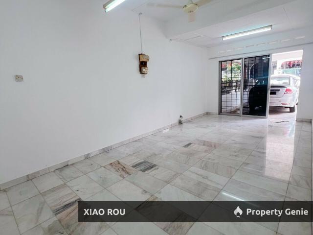 Terraced House for sale in Malaka