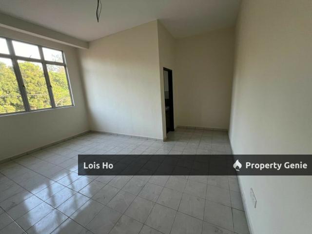 Terraced House for sale in Malaka