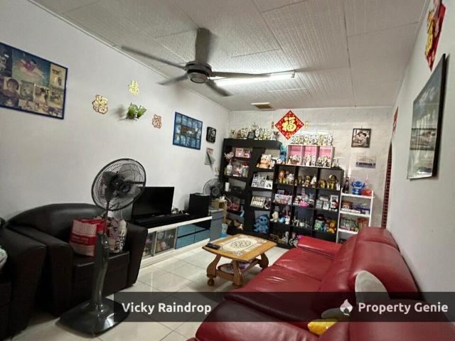Terraced House for sale in Malaka