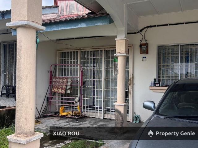 Terraced House for sale in Malaka
