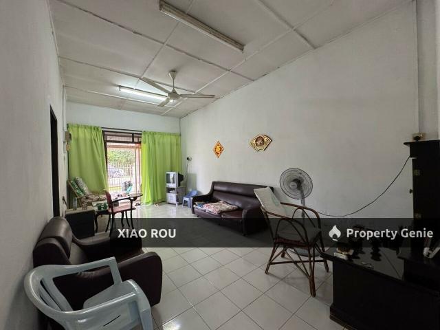 Terraced House for sale in Malaka