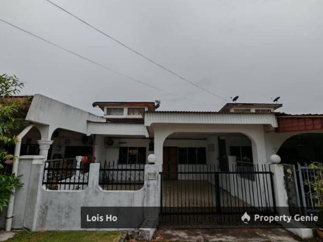 Terraced House for sale in Malaka