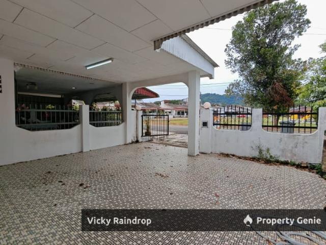 Terraced House for sale in Malaka