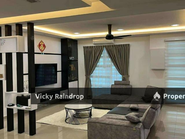 Terraced House for sale in Malaka