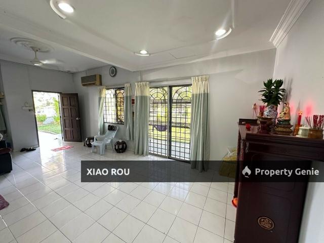 Terraced House for sale in Malaka
