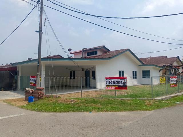 Terraced House for sale in Malaka