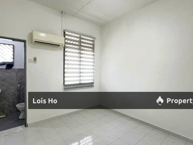 Terraced House for sale in Malaka