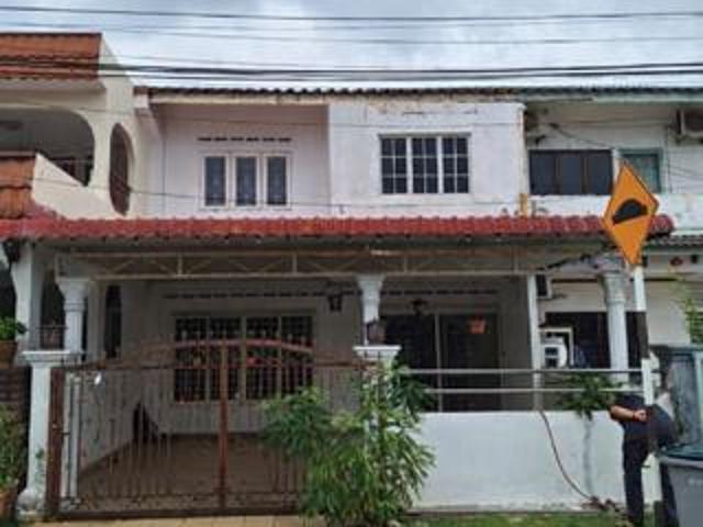 Terraced House for sale in Malaka