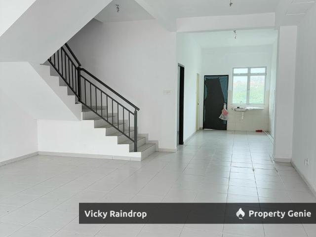 Terraced House for sale in Malaka