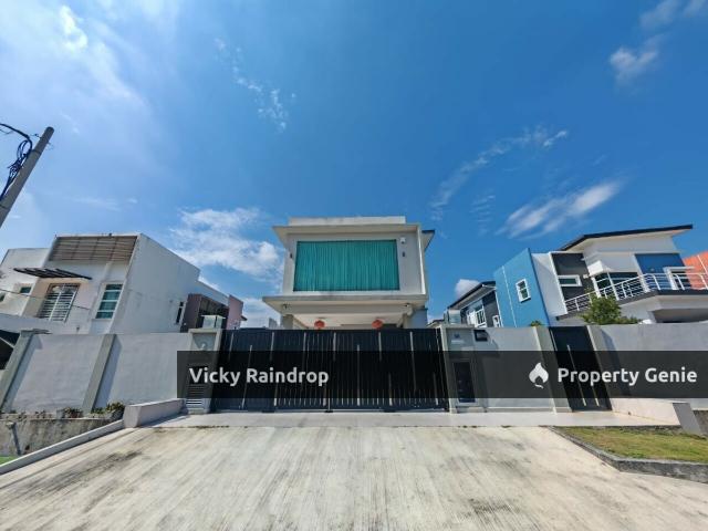 Terraced House for sale in Malaka