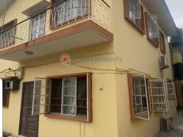 House for sale in Surulere , Surulere