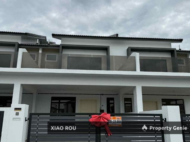Terraced House for sale in Malaka