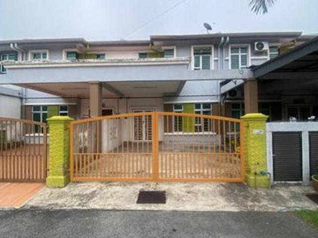 Terraced House for sale in Malaka