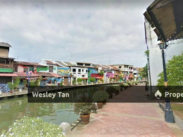 Shop for sale in Malaka