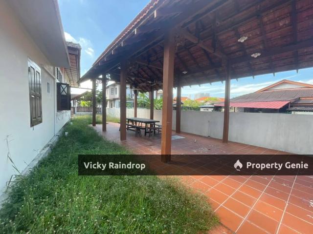 Bungalow for sale in Malaka
