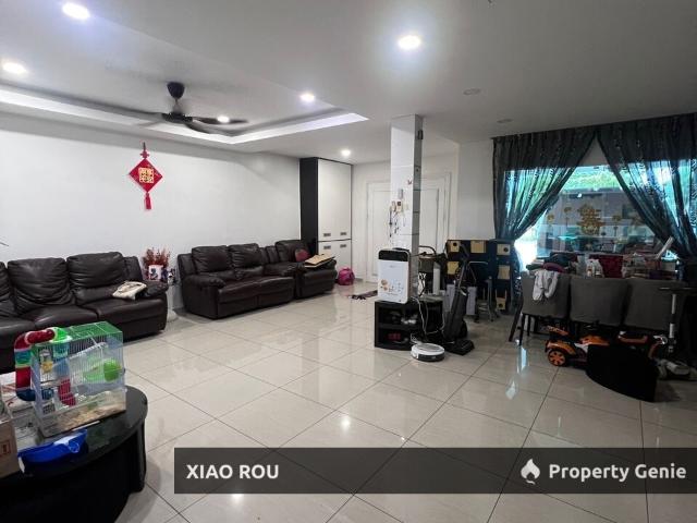 Terraced House for sale in Malaka