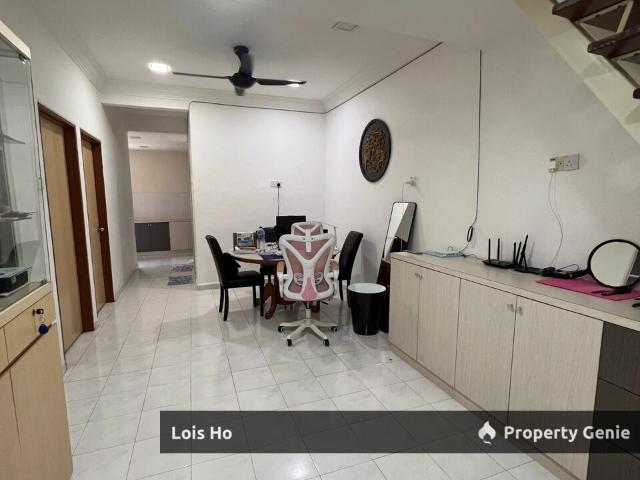 Terraced House for sale in Malaka
