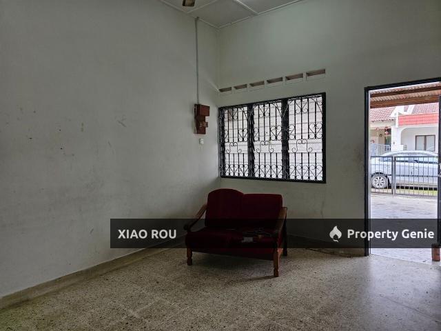 Terraced House for sale in Malaka