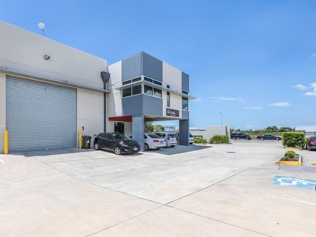 Warehouse for rent in Toombul, Queensland