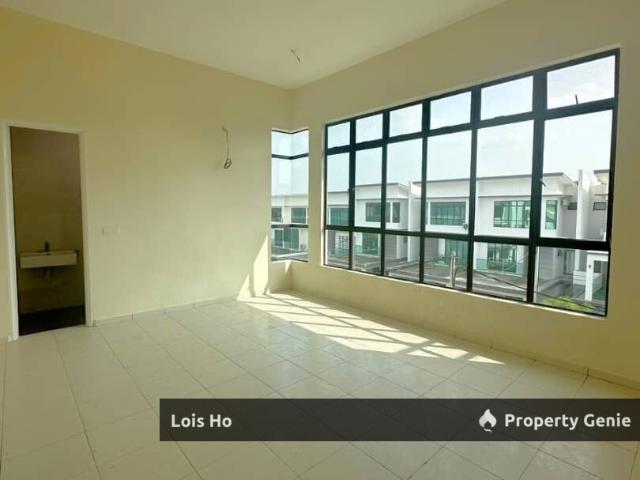 Terraced House for sale in Malaka