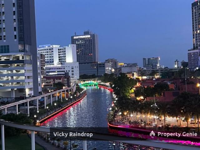 Flat for sale in Malaka