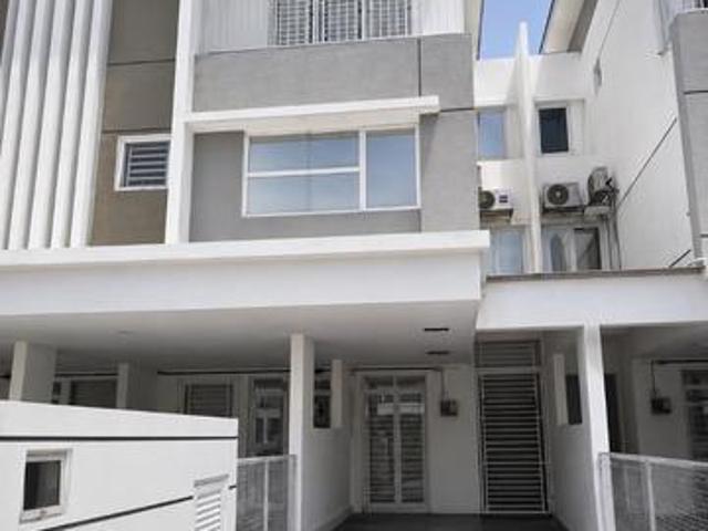 Townhouse for sale in Tanjong Sepat, Selangor