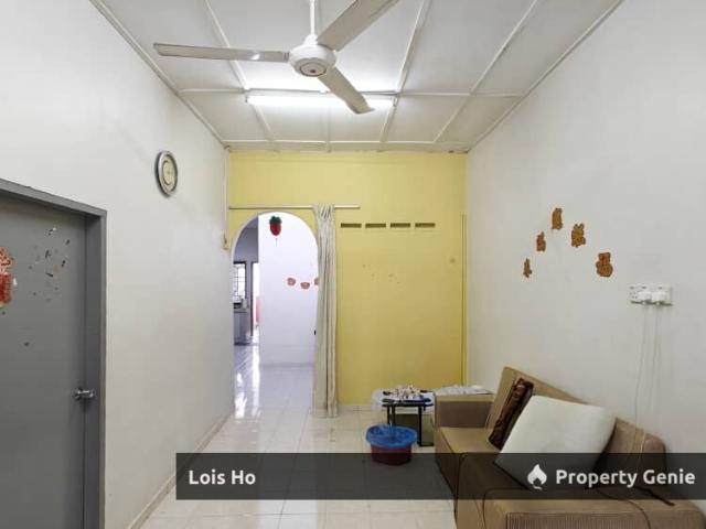 Terraced House for sale in Malaka