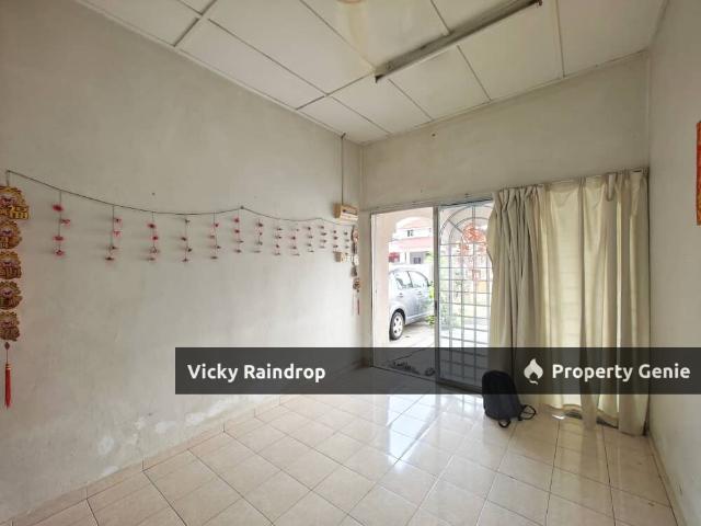 Terraced House for sale in Malaka