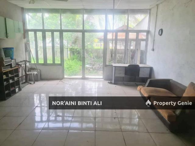 Warehouse for sale in Pahang