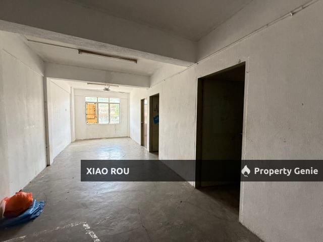 Flat for sale in Malaka