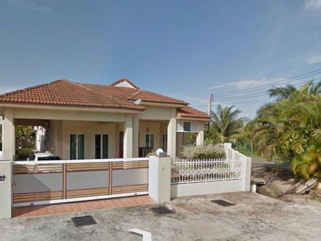 Bungalow for sale in Long Miri