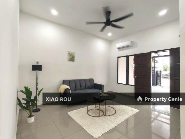 Terraced House for sale in Malaka