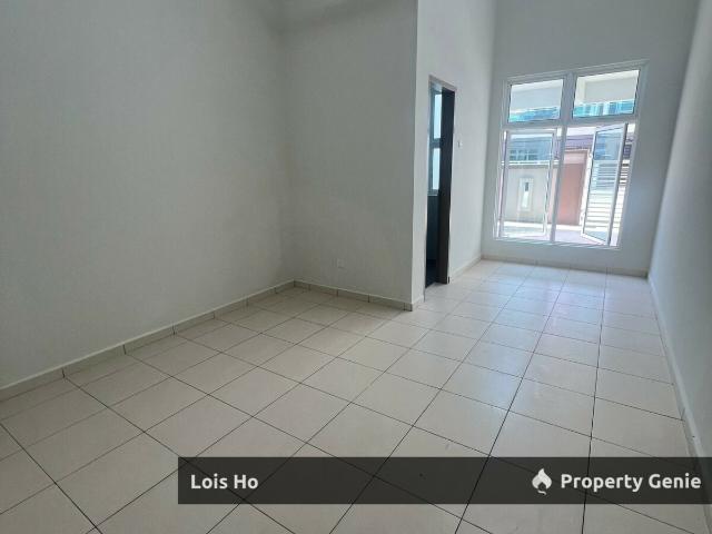 Terraced House for sale in Malaka