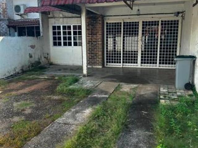 Terraced House for sale in Malaka